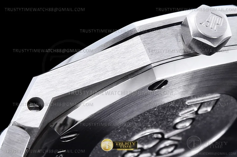 AP0855C - Royal Oak Ladies 67650ST 33mm SS/SS Wht/Stk ZF Sw Qtz