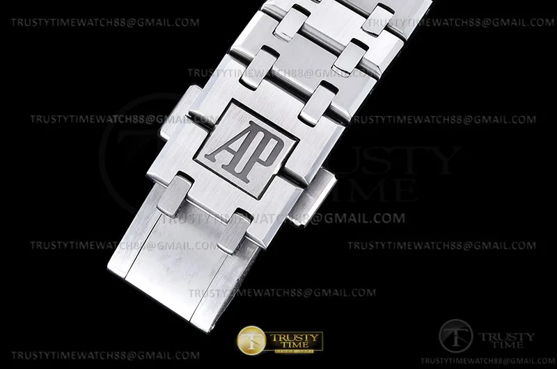 AP0856A - Royal Oak Ladies 67651BC Dia SS/SS Red/Ara ZF Sw Qtz