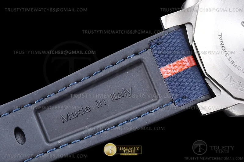PN1507VRU - Submersible GMT Luna Rossa 42mm TI/NY Blue VSF P900