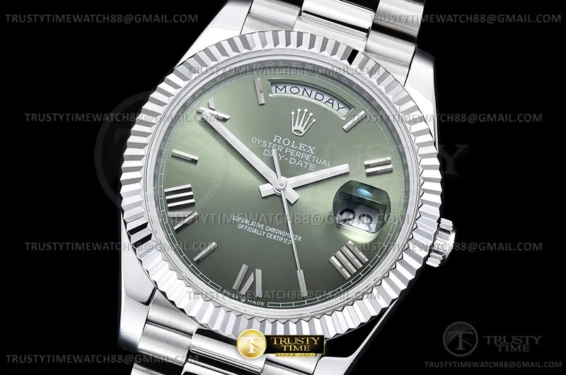 RDD0336A - DayDate 40mm 904L Flt Wt WG/WG O-Green/Rm KF VR3255