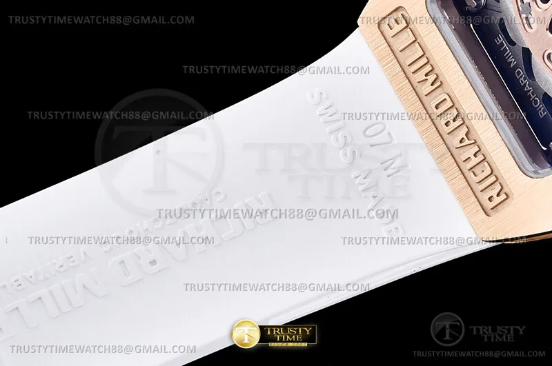 RM0285A - RM07-01 Crested Diam RG/RU Wht/Red Skele ZF CRMA2