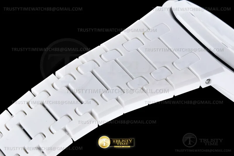 AP0908A - Royal Oak 41mm 15500 Wht CER/CER Silv APSF A4302