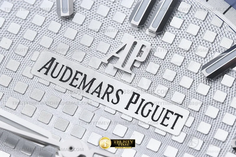 AP0909A - Royal Oak 41mm 15500 Blue CER/CER Silv APSF A4302