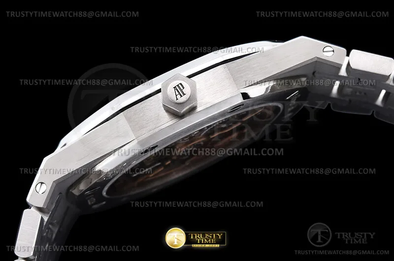 AP0925 - Royal Oak Jumbo Extra Thin 16202XT TI/TI S-Red ZF A7121