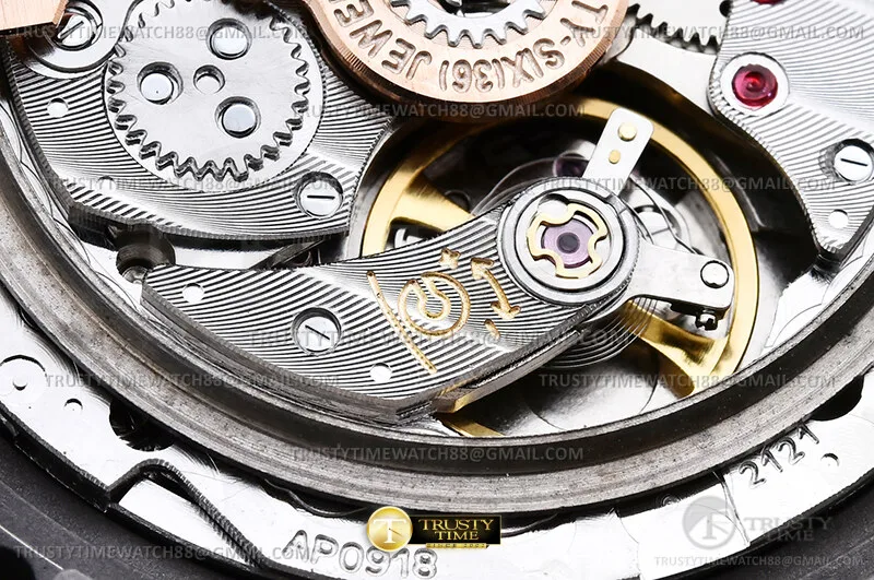 AP0925 - Royal Oak Jumbo Extra Thin 16202XT TI/TI S-Red ZF A7121