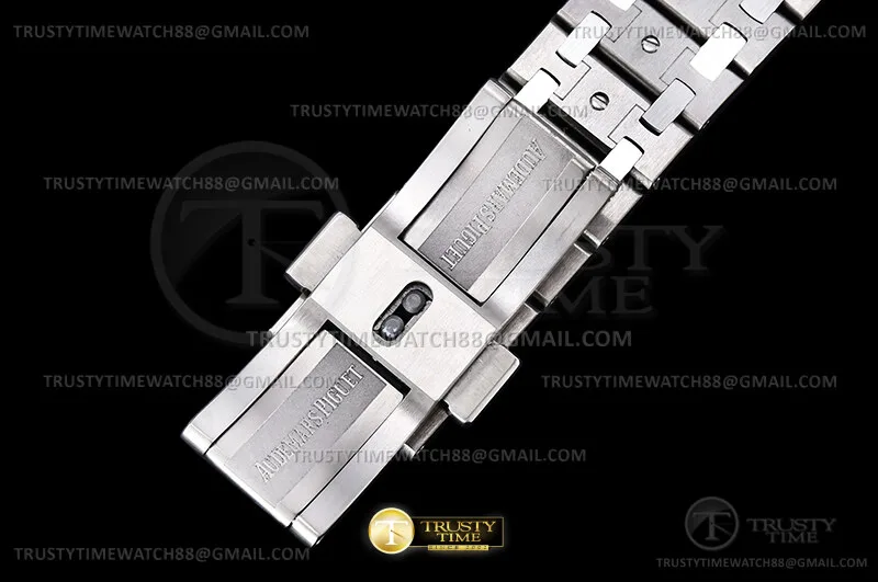 AP0925 - Royal Oak Jumbo Extra Thin 16202XT TI/TI S-Red ZF A7121