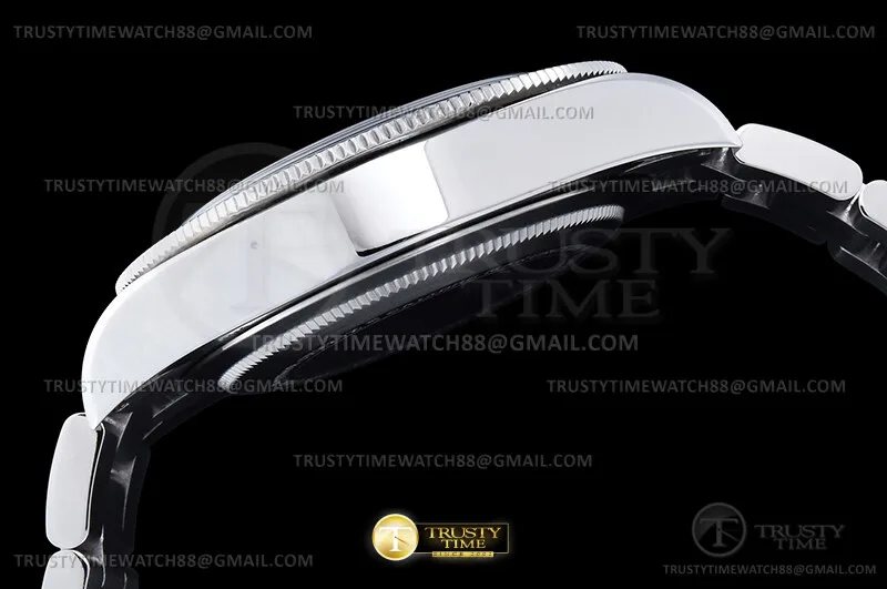 TUD123B - Black Bay 68 M7943A1A0NU 43mm SS/SS Blue ZF A2824