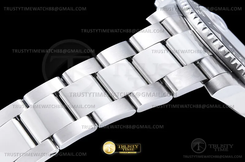 ROLGMT0377C - GMT II 126710GRNR Oys SS/SS Blk PLAY VR3285v3