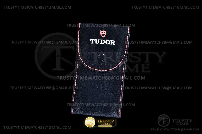 TUDACC003 - Tudor Soft Velvet Travel Pouch